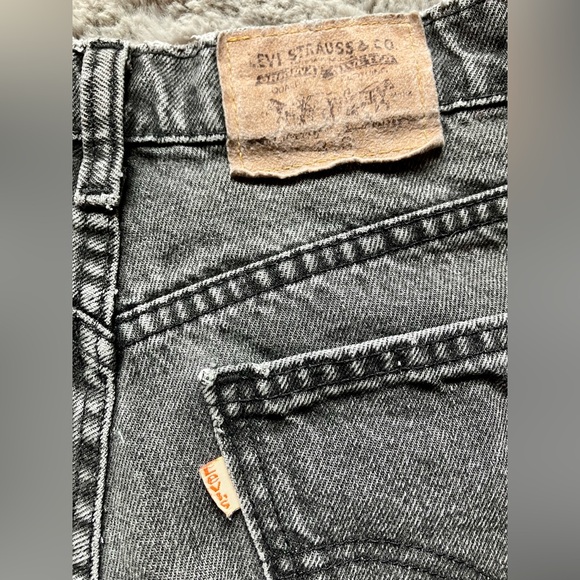Vintage Levi’s high waist faded black mom jeans no size measurements in pics - Picture 2 of 9